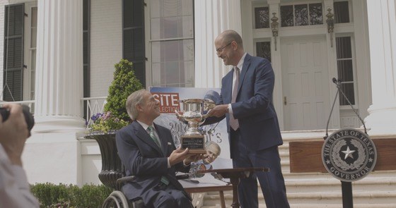 Governor Abbott Accepts Site Selection Magazine’s Governor’s Cup Award